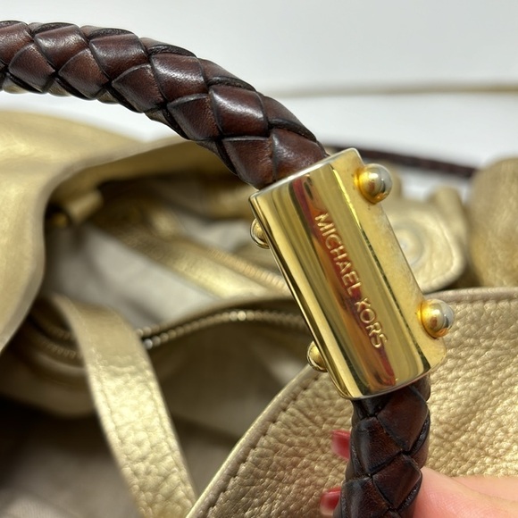 MICHAEL KORS hobo wide metal gold bag in a half circle with firm brown handle - Picture 8 of 12